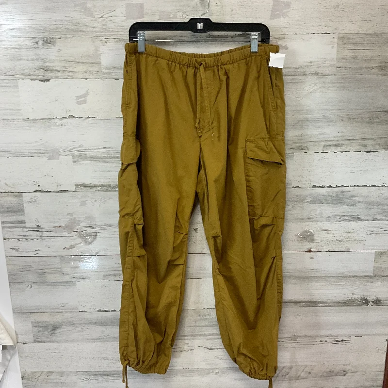 Relaxed fit pants for laid-back comfort wear -Pants Cargo & Utility By Pilcro In Tan, Size: Mp