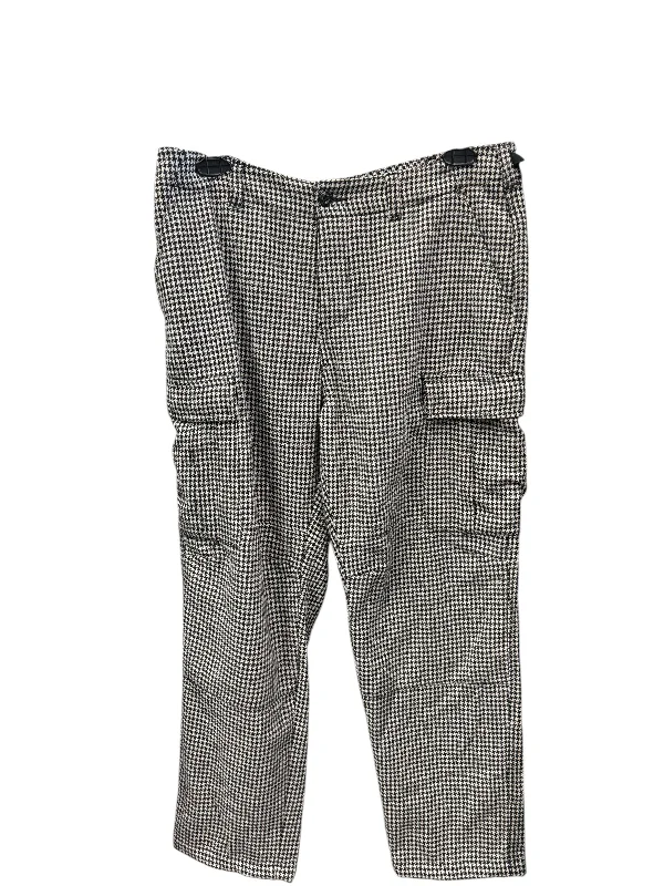 Quick-dry travel pants for adventurous globetrotters -Pants Cargo & Utility By Stussy In Black & White, Size: 16