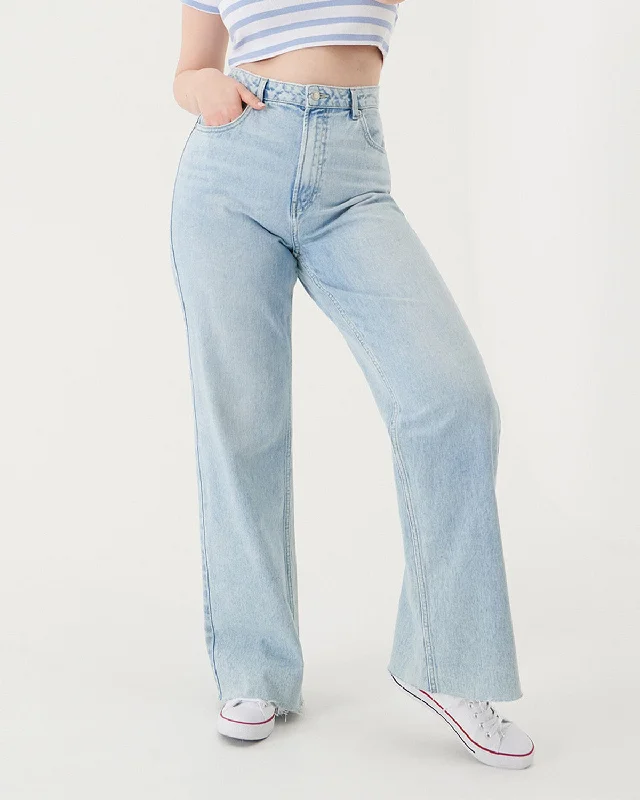 Flare Jeans for Retro Vibe -WHISKER WASH BLUE JEANS