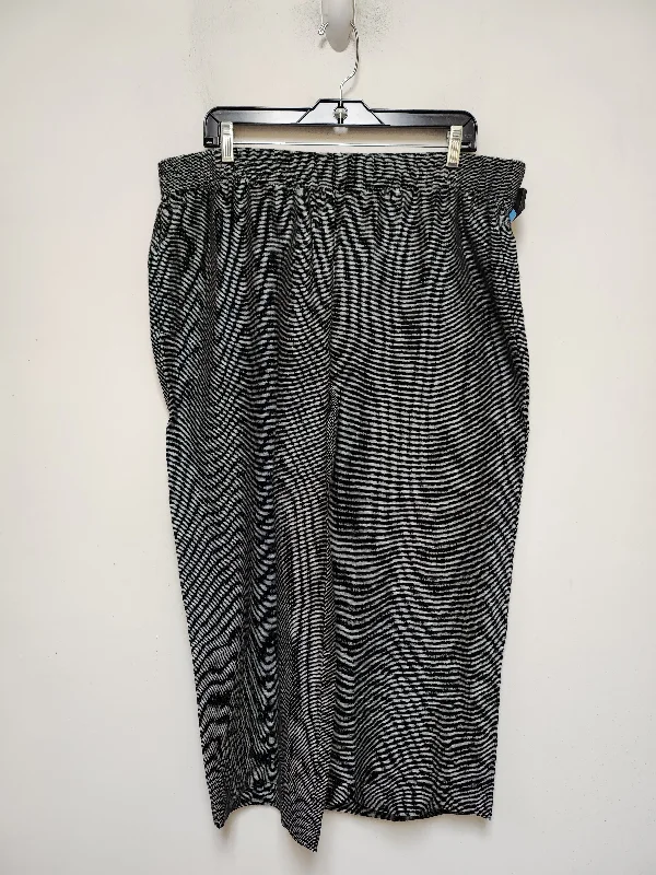 Retro bell-bottom pants for 70s-inspired fashion -Pants Wide Leg By Eileen Fisher In Black, Size: 10