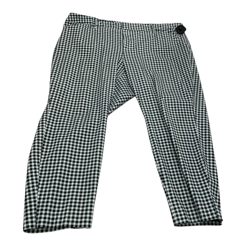 Retro bell-bottom pants for 70s-inspired fashion -Pants Other By Old Navy In Black & White, Size: 20