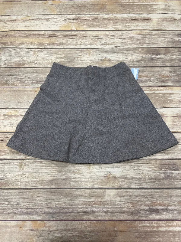 Flowy skirts for relaxed vacation wear -Skirt Mini & Short By Loft In Grey, Size: 6